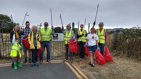 Litter pick roadside 